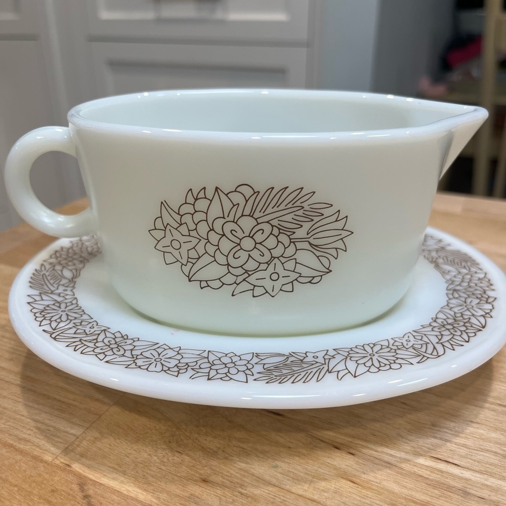 Vintage Pyrex 1978 Woodland Gravy Boat and Dish